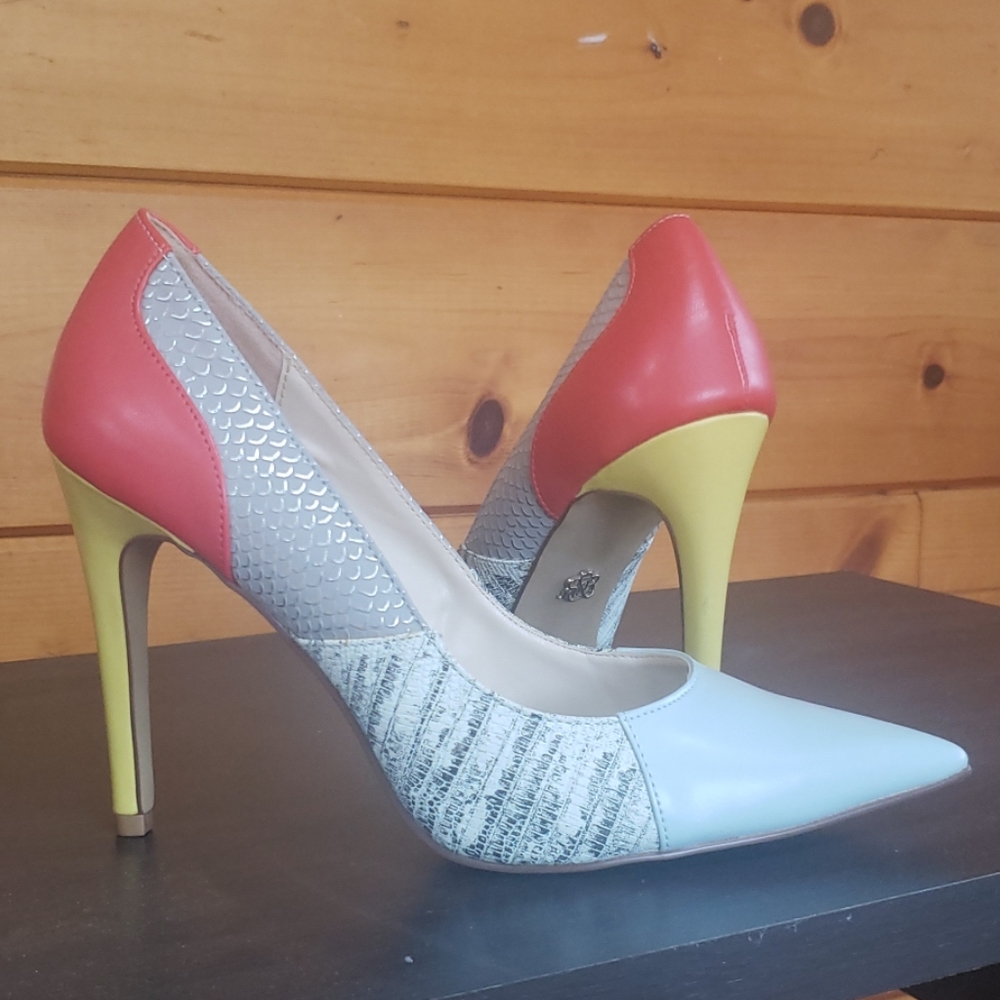 Heels. Never worn.